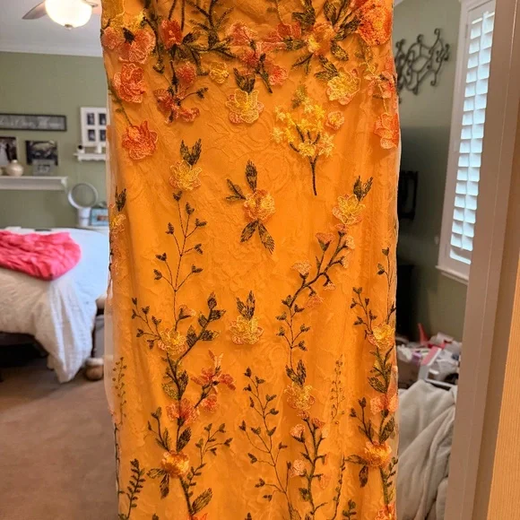 MacDuggal Formal Stunner - Picture 13 of 17